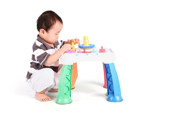 Ребенок с красочной игрушкой — стоковое фото