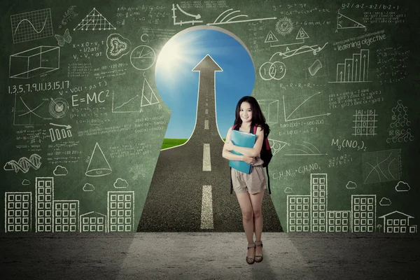 Beautiful student and a keyhole — Stock Photo, Image