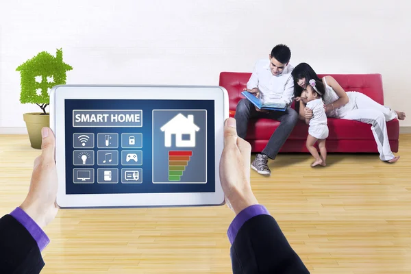 Tablet z technologii system inteligentnego domu — Zdjęcie stockowe