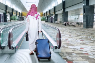 Yürüyen merdiven Arapça işadamı yürüyüşler