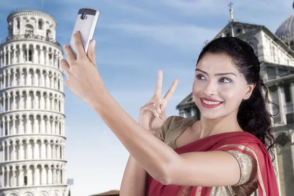 Indian woman taking selfie at Pisa Tower — Stock Photo, Image