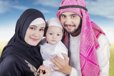 Mutlu Arapça anne ve oğulları