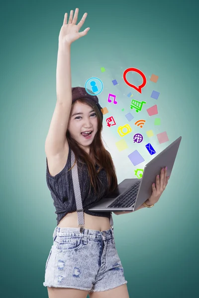 Cheerful girl uses social media with laptop — Stock Photo, Image