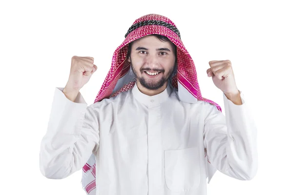 Heureux homme arabe exprimant son succès — Photo