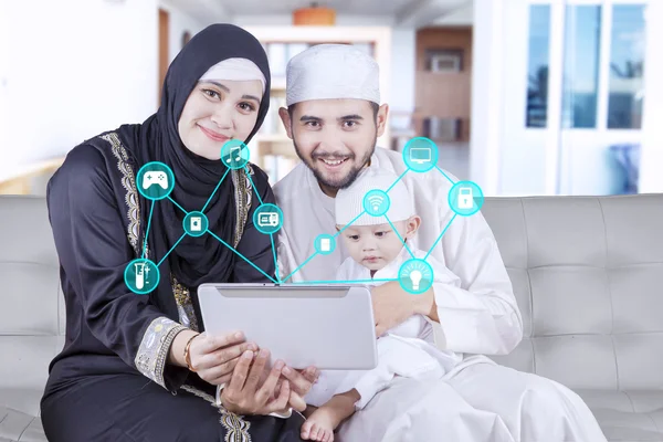 Middle eastern family with smart house system — Stock Photo, Image