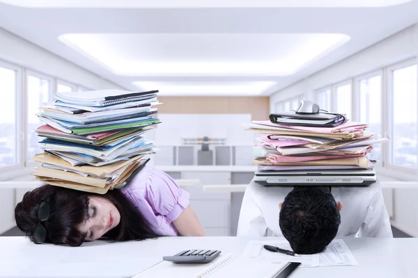 Two tired businesspeople sleep in office — Stock Photo, Image