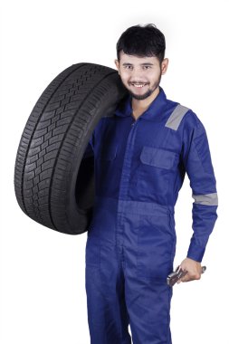 Bir lastik ile Arapça atölye işçisi