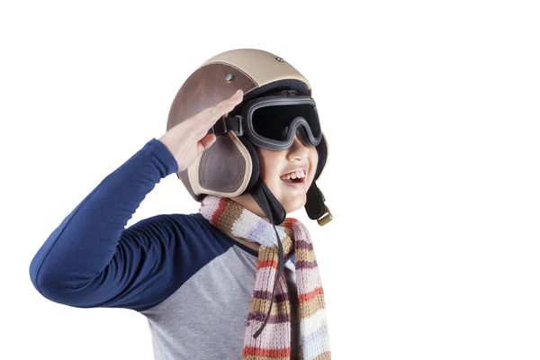Vidám fiú egy pilóta sisakot visel — Stock Fotó