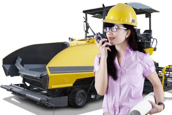 Forewoman en spreider machine asfalt — Stockfoto