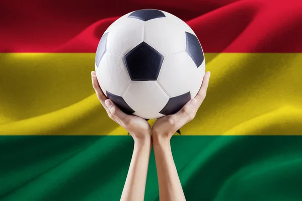 Bola en las manos con la bandera de Ghana —  Fotos de Stock