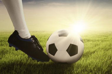 Ayak topu tekmeleme futbolcu