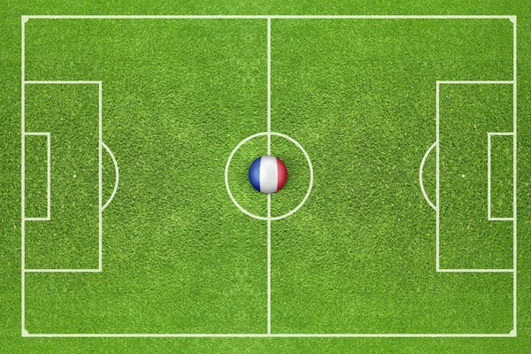 Мяч с флагом Франции на поле — стоковое фото