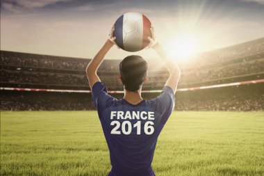Futbol oyuncusu Euro 2016 bir topu atmak hazır