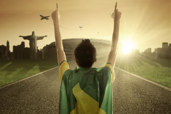 Man with Brazilian flag raises his hands — Stock Photo, Image