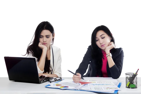 Two bored workers working together — Stock Photo, Image