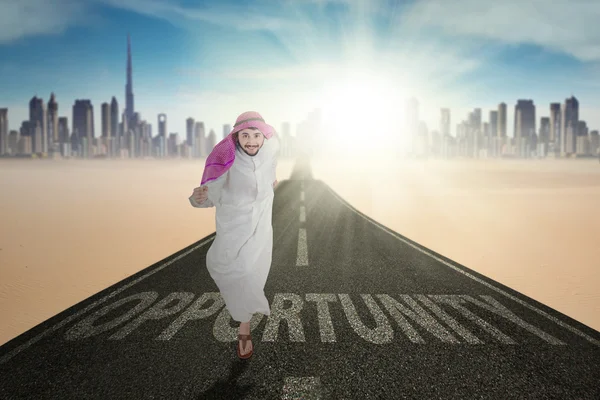 Obrero árabe con palabra Oportunidad —  Fotos de Stock