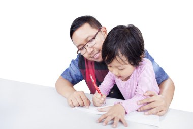 Adam kızını yazmak için yardım