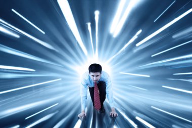 Adam hareket ile çalışmaya hazır arka plan bulanıklık