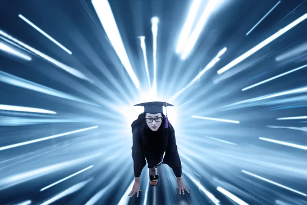 Estudiante con fondo borroso de movimiento rápido — Foto de Stock