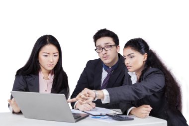 Ekibi ile tartışırken işkadını