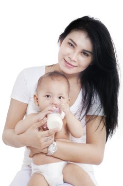 İçme sütü anne ile bebek