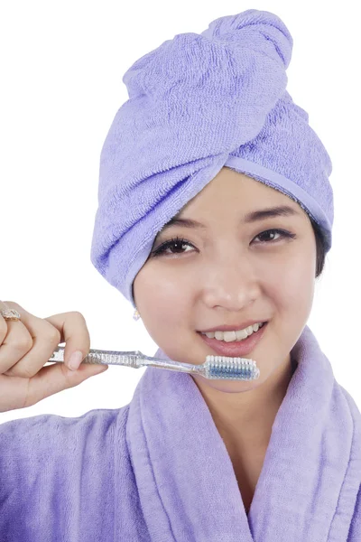 Pretty woman holding a toothbrush — Stock Photo, Image