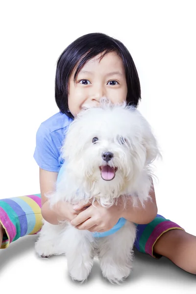 Niña jugando con cachorro —  Fotos de Stock