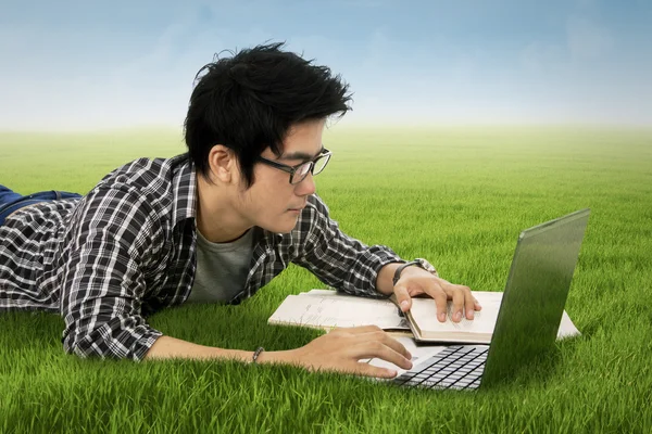 College student studying in nature — Stock Photo, Image