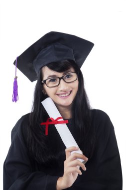 Güzel bekar diplomasahibidir