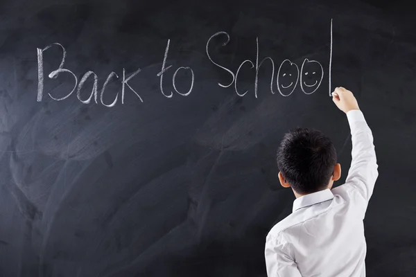 Niño escribe texto Volver a la escuela en clase — Foto de Stock