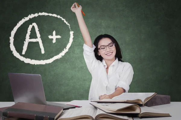 Student with grade A plus — Stock Photo, Image