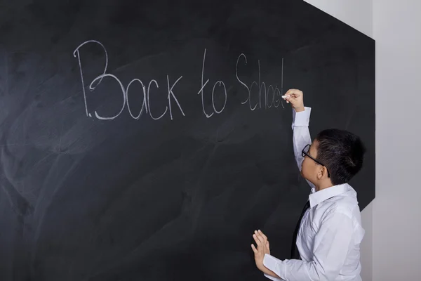 Schoolboy escreve texto de Back to School — Fotografia de Stock