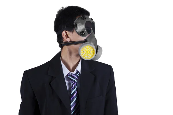 孤立的商人戴防毒面具 — 图库照片