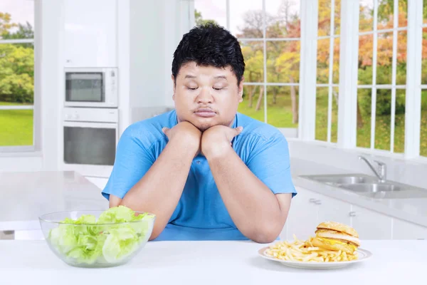 Man looks confused to choose meal — Stock Photo, Image