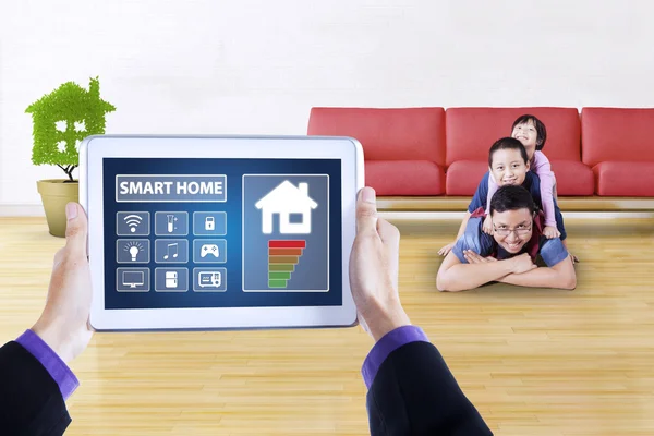 Applicazioni controller di smart home su tablet — Foto Stock