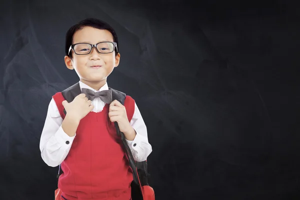 Carino ragazzo con uniforme e borsa — Foto Stock