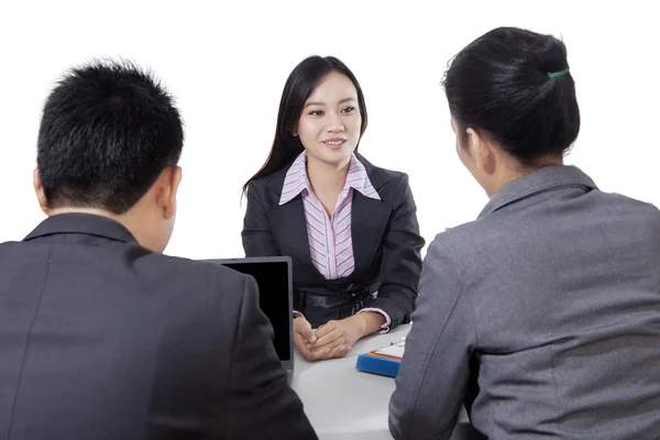 Arbetssökande i en intervju — Stockfoto