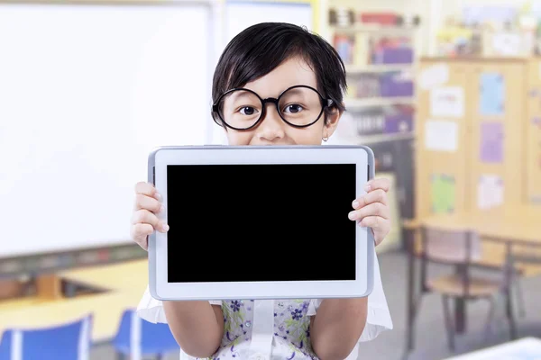 Little kid with tablet in classroom — Stock Photo, Image