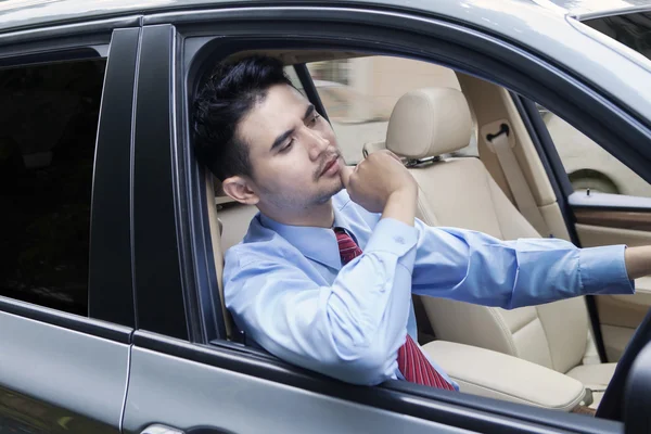 Young worker driving a car — Stock Photo, Image