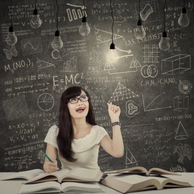 Kız öğrenci parlak ilham alma