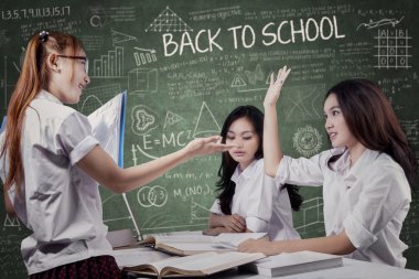 Lise öğrencisi bir soru sormak