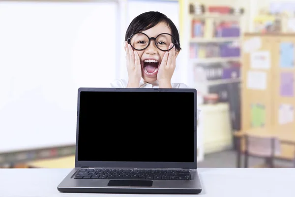 Girl with laptop laughing in class — Stock Photo, Image