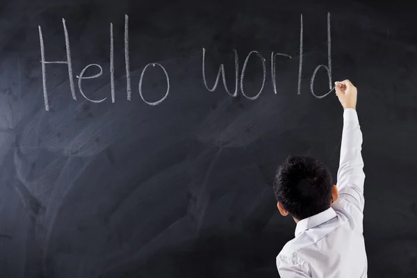 Mannelijke student schrijft tekst Hallo wereld — Stockfoto