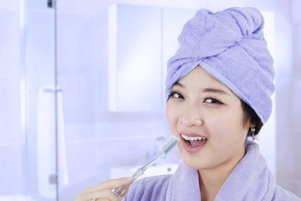 Young girl brushing teeth after bath — Stock Photo, Image