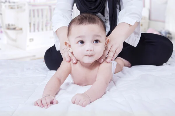 Mother massaging baby back — Stock Photo, Image