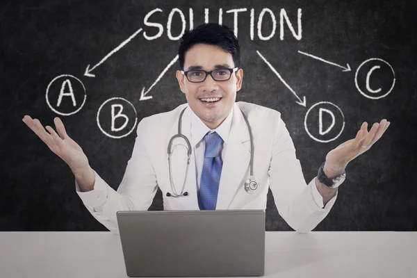 Doctor with solution choices — Stock Photo, Image