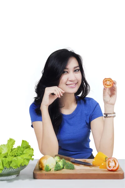 Pretty vegetarian woman holds tomato — Stock Photo, Image