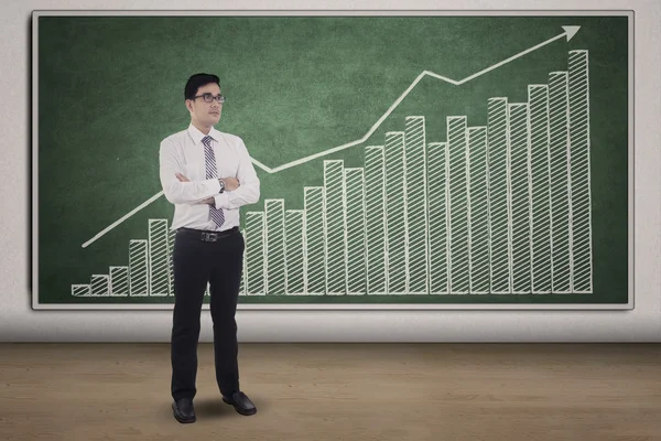 Young man and growing business chart — Stock Photo, Image