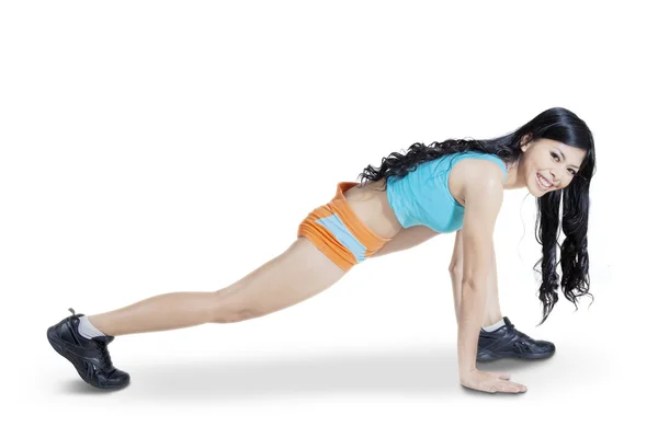 Ung kvinna stretching hennes kropp — Stockfoto