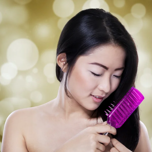 Lovely woman with hair comb — Stock Photo, Image